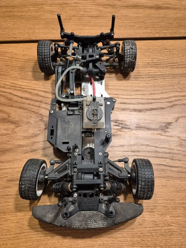 Zum verkauf steht ein kyosho - steht,